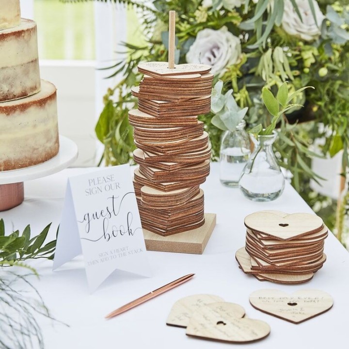 alternatief gastenboek bruiloft houten hartjes