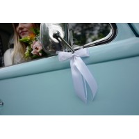 Auto decoratie bruiloft witte strikjes lintjes
