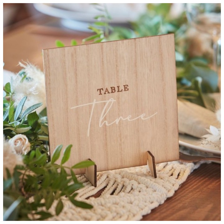 houten tafelnummers  tafelschikking huwelijk bruiloft