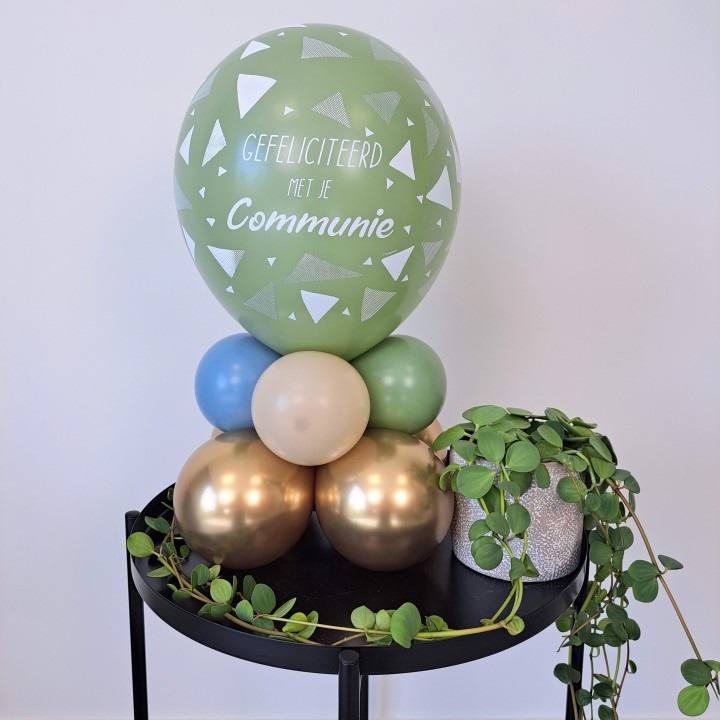 ballondecoratie communie groen tafel versiering