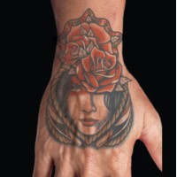 tijdelijke hand tattoo rozen vrouw plaktattoo