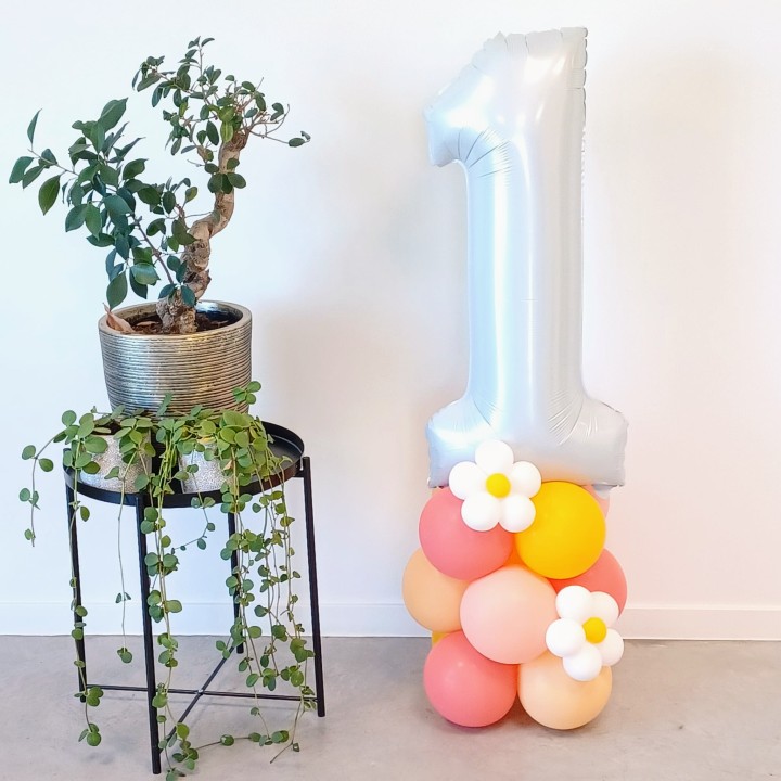 cijfer ballon decoratie met bloem